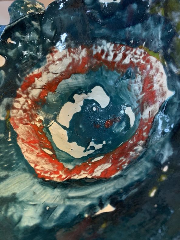 Saladier fétiche bleu rouge -Anne Cellier