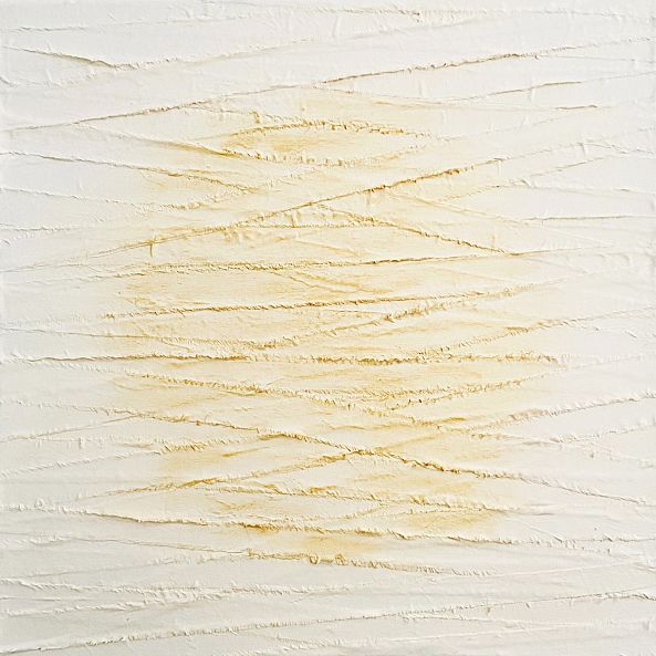 "Blanche Éclipse"-Olivia Maro
