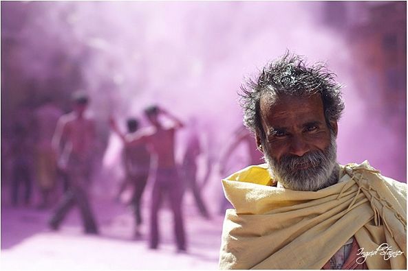 YELLOW MAN IN PINK HOLI-Ingrid Stainier