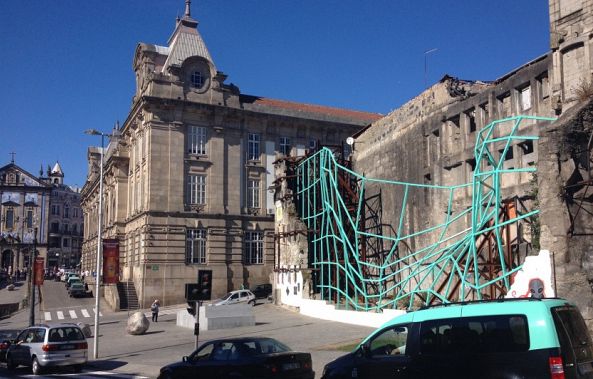 Green metal mesh's taxi, Porto 2016-Patrick Witthoff